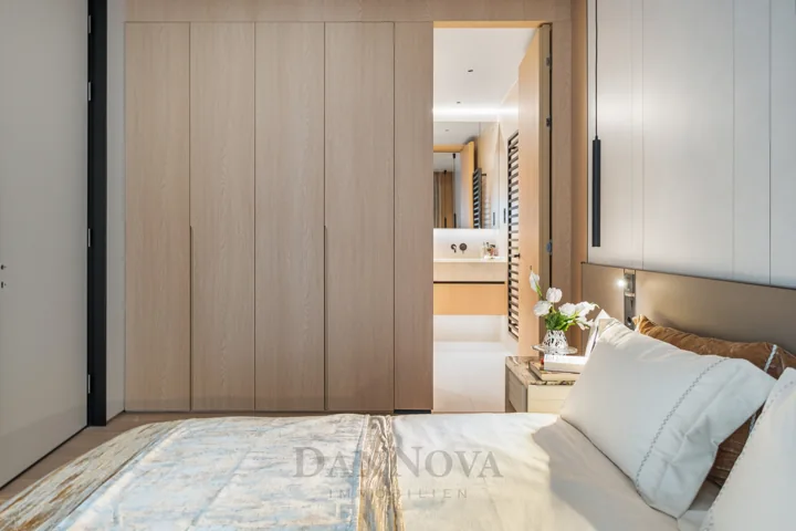 Schlafzimmer und Bad