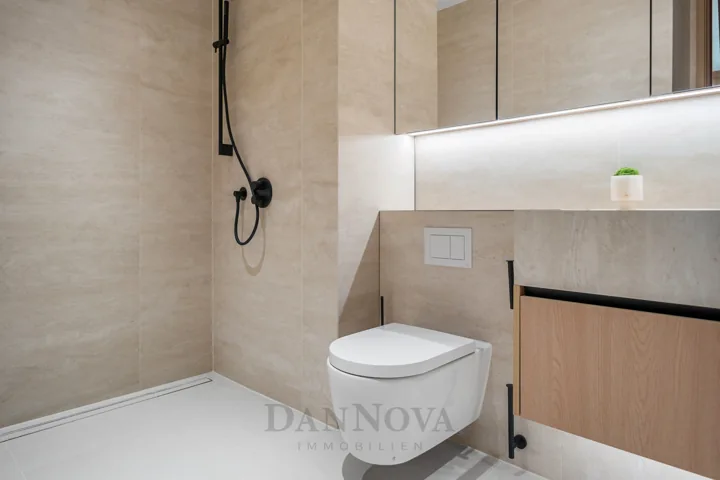 Dusche und Bad